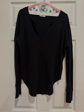Aritzia Black V-Neck Thermal Sweater